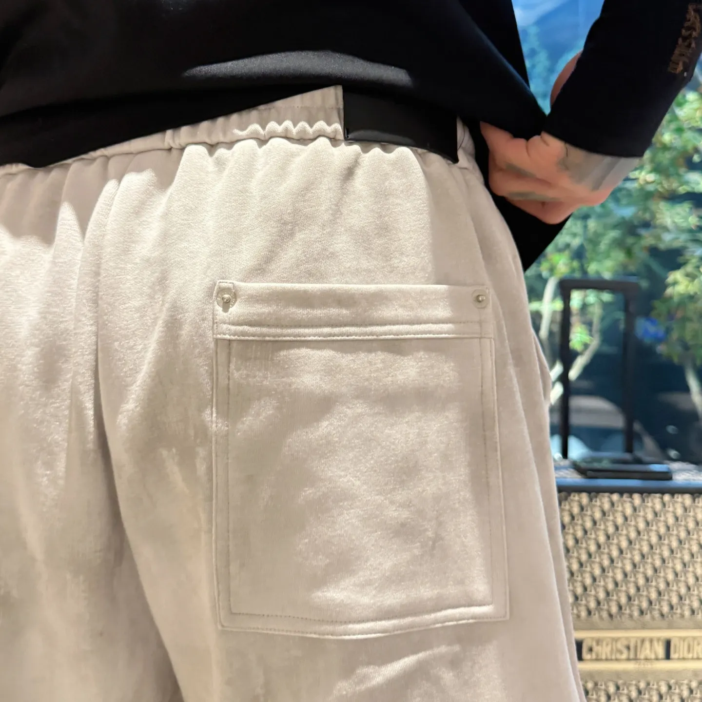 Balenciaga's three-standard complete 2026 summer New Arrival men's casual shorts, advanced custom-made Breathable fabric, Breathable fabric, extremely stretchy and comfortable, impeccable details, top-grade accessories, original logo design concept, delicate and soft feel! The upper body fit is awesome! Size: M-XXXL Please state your height and weight when ordering